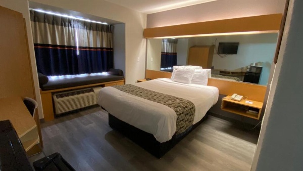 Microtel Inn & Suites by Wyndham Ardmore image 11