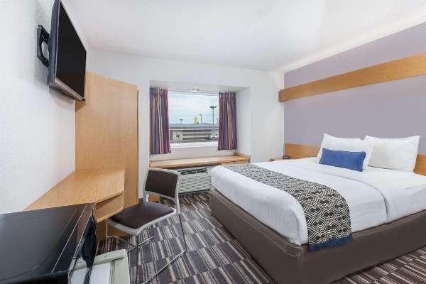 Microtel Inn & Suites by Wyndham Ardmore image 4